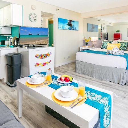Aloha Vibes Await! Stylish Condo At Aloha Surf - Mountain And City Views Honolulu Dış mekan fotoğraf