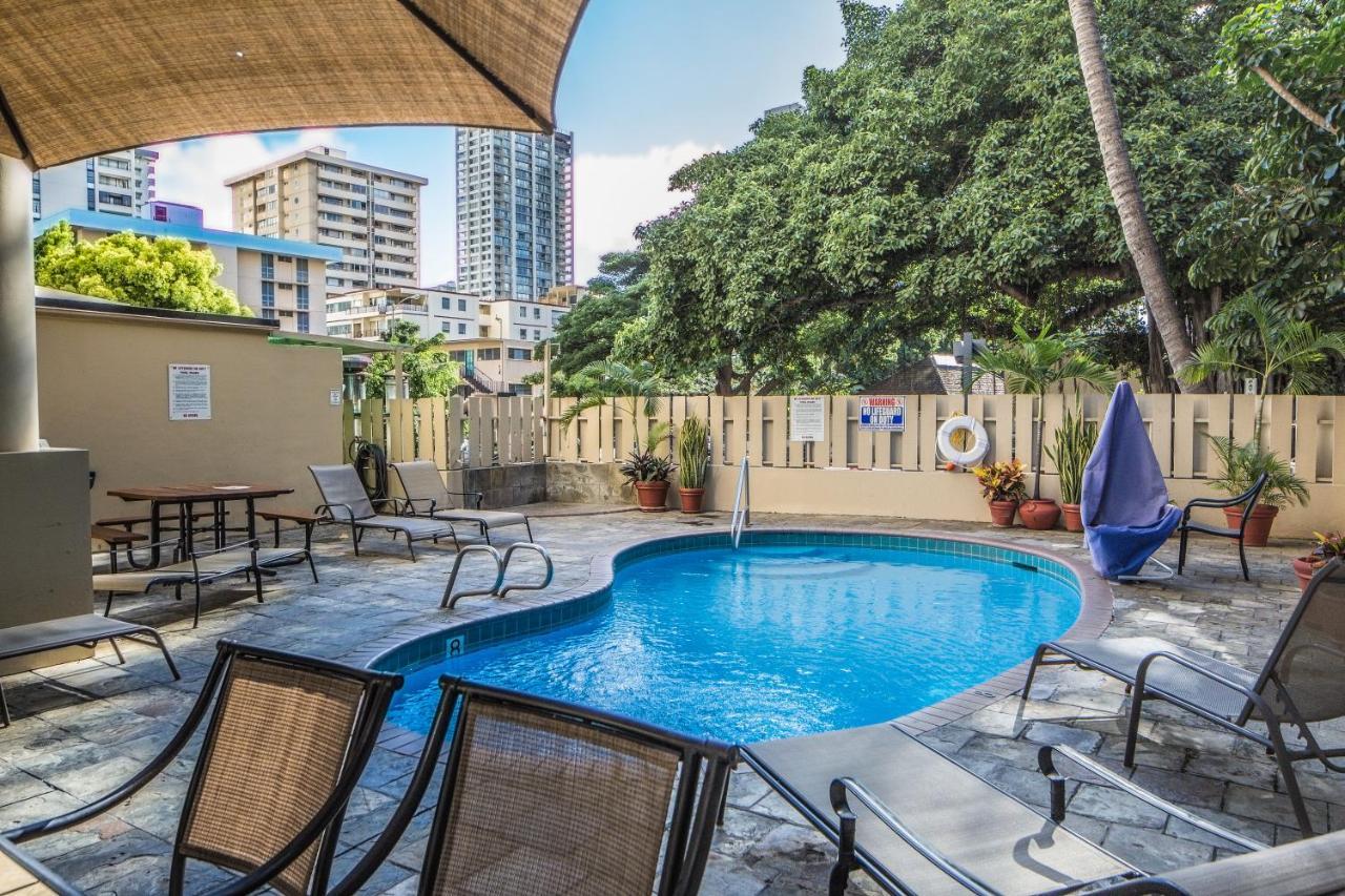 Aloha Vibes Await! Stylish Condo At Aloha Surf - Mountain And City Views Honolulu Dış mekan fotoğraf