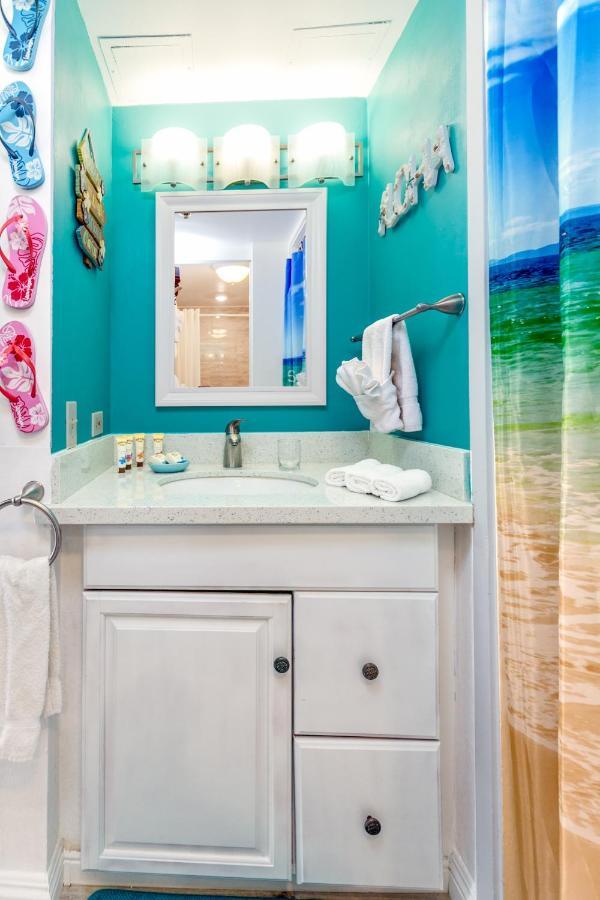 Aloha Vibes Await! Stylish Condo At Aloha Surf - Mountain And City Views Honolulu Dış mekan fotoğraf