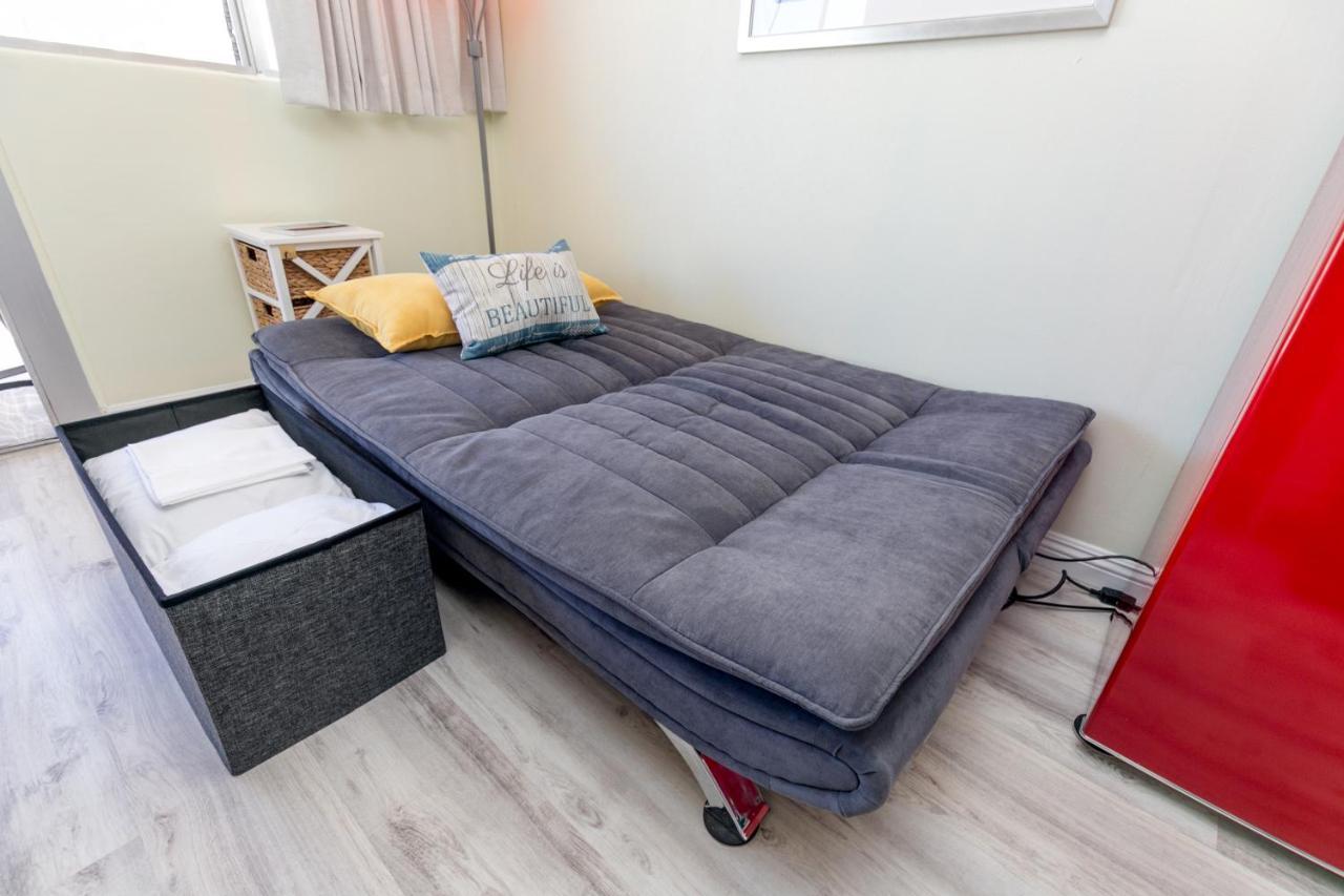 Aloha Vibes Await! Stylish Condo At Aloha Surf - Mountain And City Views Honolulu Dış mekan fotoğraf